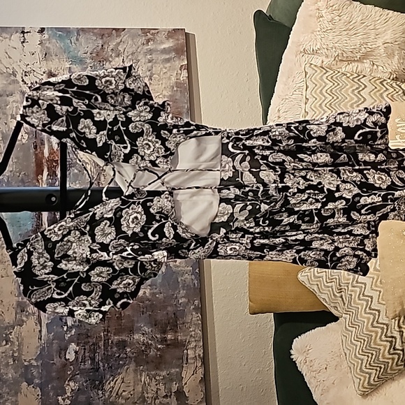 004 LULU'S Intricacies Black and White Floral Print Romper - Picture 3 of 4